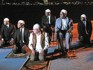 Sandalyede namaz kılmak doğru değil!