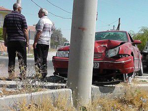 Otomobil elektrik direğine çarptı: 1 yaralı