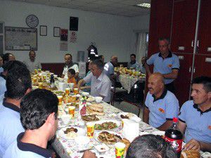 Başkan Oğul itfayecilerle iftar yaptı
