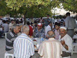 Ortakaraörede 500 kişiye iftar yemeği