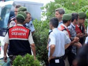 Devrimci Karargahta 7 tahliye