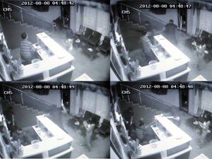 Otel görevlisini darp anı güvenlik kamerasında