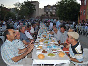 Kuluda toplu iftar yemeği verildi