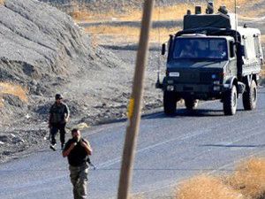 Askeri araçlara mayınlı saldırı düzenlendi