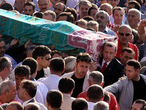 Erdoğan teyzesinin cenazesinde konuştu