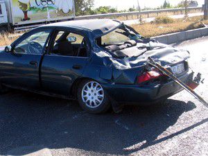 3 araç birbirine girdi; 8 yaralı