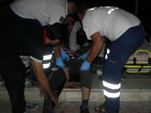 2 arkadaş bıçaklandı