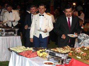 Vali Doğandan Zafer Bayramında kokteyl