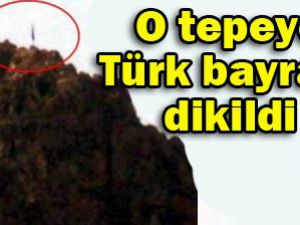 Mehmetçik Türk bayrağını dikti