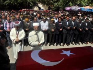 Şehit Uzman Onbaşı Gökhan Öz toprağa verildi