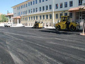 Karatayda okul çevreleri asfaltlanıyor