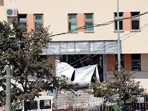 Polis karakoluna canlı bomba saldırısı
