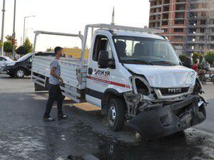 Hasta taşıyan ambulans kaza yaptı