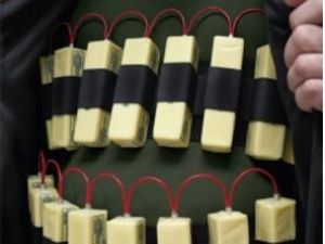 Canlı bombalardan biri teslim oldu