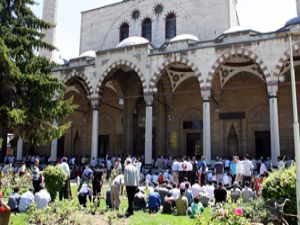 Ramazanın ilk cuma namazı kılındı