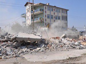 Antalya Çevreyolundaki kaçak yapılar yıkılıyor