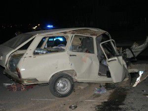 Otobüs ile otomobil çarpıştı: 3 yaralı