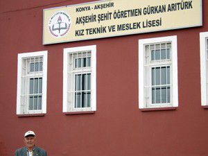 Şehitlik maaşını öğrencilere burs olarak veriyor