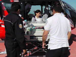 Ambulans helikopteri ikiz bebekler için havalandı