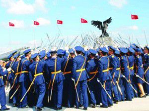 Komutan yeminleri değişecek