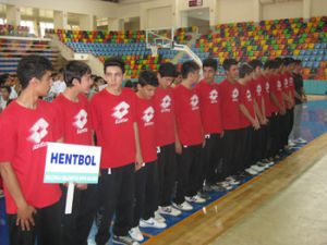 Selçuklu hentbolda zirveyi hedefliyor