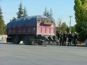 Pancar yüklü römork yolda unutuldu
