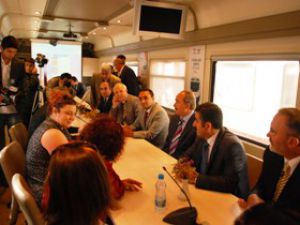 Ders saatinde 200 öğrenci Hürriyet trenini karşıladı