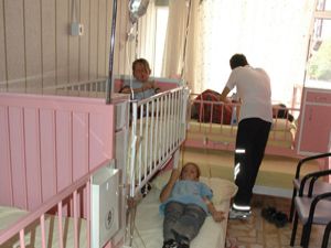 Öğrenciler gıda zehirlenmesinden hastaneye kaldırıldı