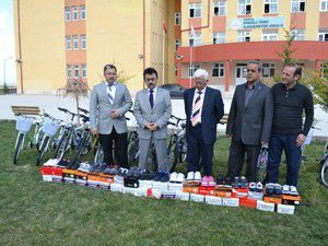Öğrencilere Gönül Elçilerinden hediye