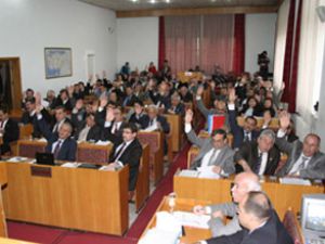 Köstere artık Göstere