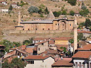 Ecdattan 785 yıl önce alttan ısıtma sistemi