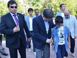 Davutoğlu Taşkentte hemşehrileriyle bayramlaştı
