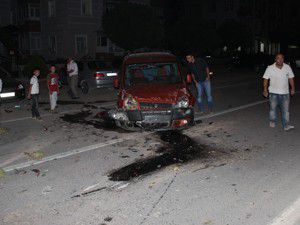 Konyada ticari araç devrildi 2 yaralı