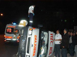 Konyada ambulans ciple çarpıştı: 5 yaralı