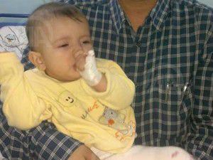 Konyada 6,5 aylık bebek çatal iğne yuttu