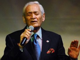 Ünlü sanatçı Adnan Şenses yaşamını yitirdi