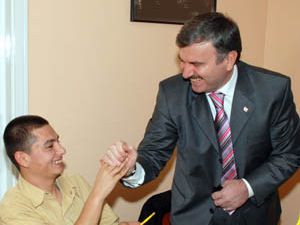 Akyürek engelli çocuklara ne söz verdi?