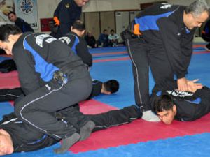 Polise sıkı eğitim