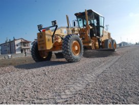 Karatay Belediyesinden kumlama ve yol yapım çalışmaları