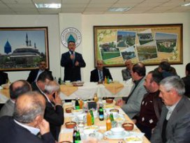 Hançerli, muhtarlarla yemekte buluştu