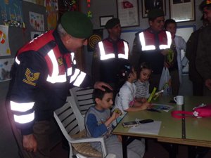 Jandarmadan engelli öğrencilere ziyaret