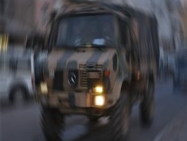 Askeri araç devrildi: 3 şehit 18 asker yaralı