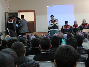 Beyşehirde Jandarmadan lise öğrencilerine seminer