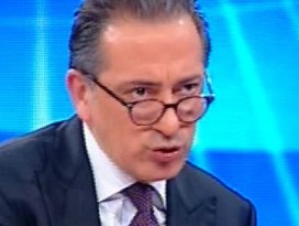 Ebru Gündeş, Altaylının peşini bırakmıyor