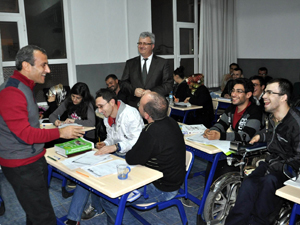 Kaymakam Sonelden engelli kursiyerlere ziyaret