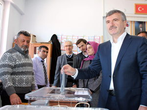 Akyürek ve Sorgun oylarını kullandı