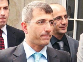 Hakim haddini aştı: Başbakana hakaret