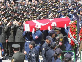Şehitler gözyaşlarıyla son yolculuğuna uğurlandı