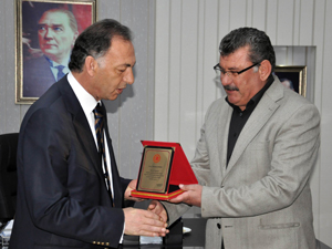 Akşehirde yılın şoförüne plaket