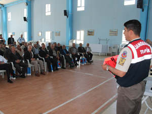 Çiftçilere tarım araçlarının güvenli kullanımı semineri